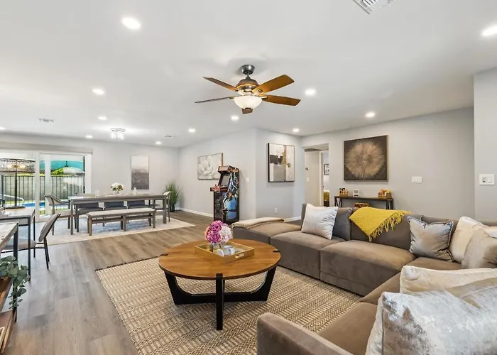 Holiday home Oasis Pool Family Games 9min To Asu *