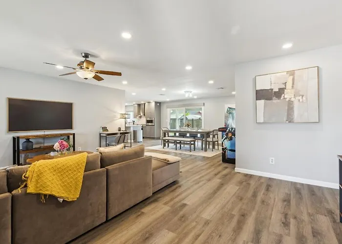 Holiday home Oasis Pool Family Games 9min To Asu Tempe